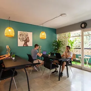  Hostal Conomad House - Coliving & Coworking